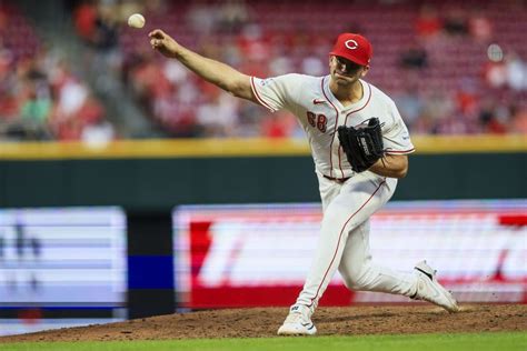 Reds ride hot streak into series vs. Tigers .
